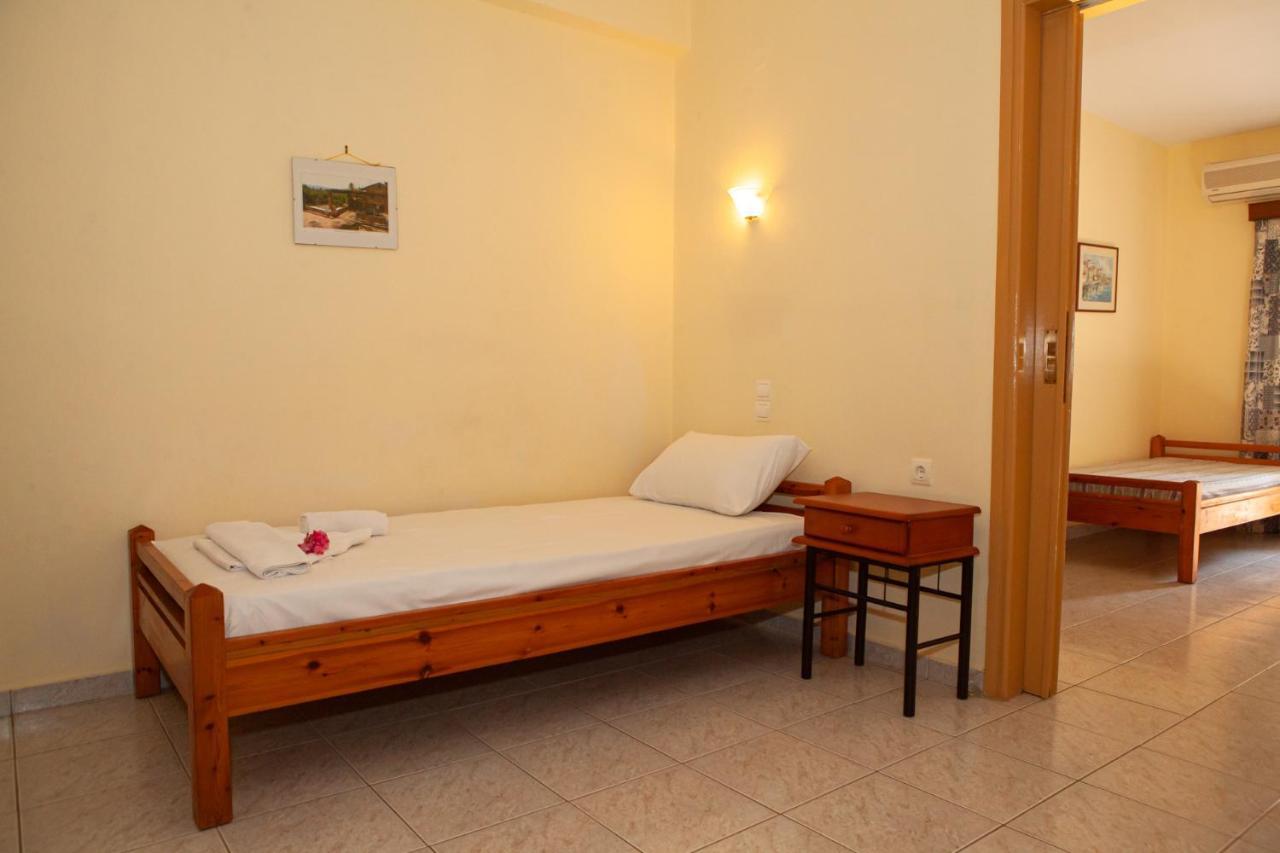 Hotel Loula Rooms And Apartments Kamena Vourla Exteriör bild
