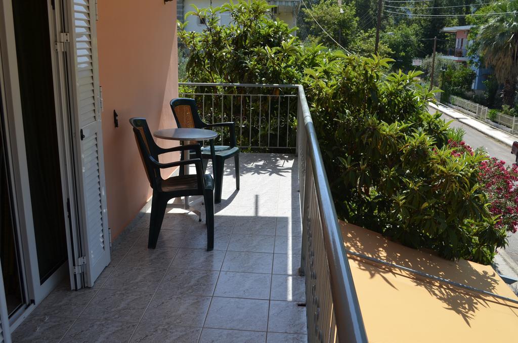 Hotel Loula Rooms And Apartments Kamena Vourla Rum bild